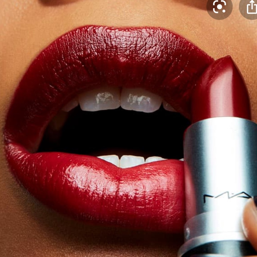 MAC LIPSTICK